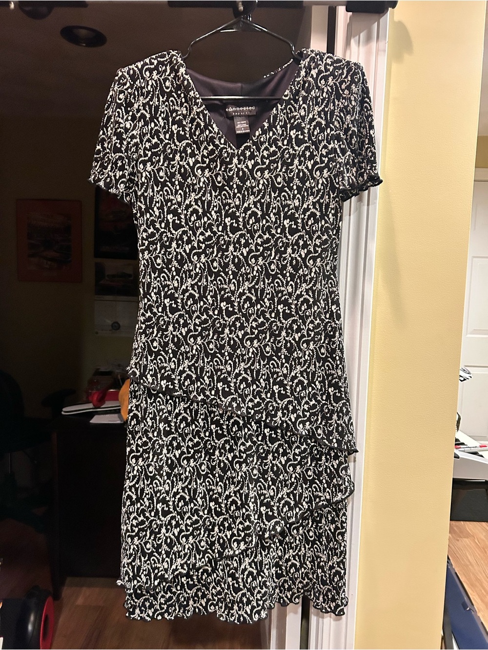 Black and White Women's Connected Apparel Pleated Tiered Dress